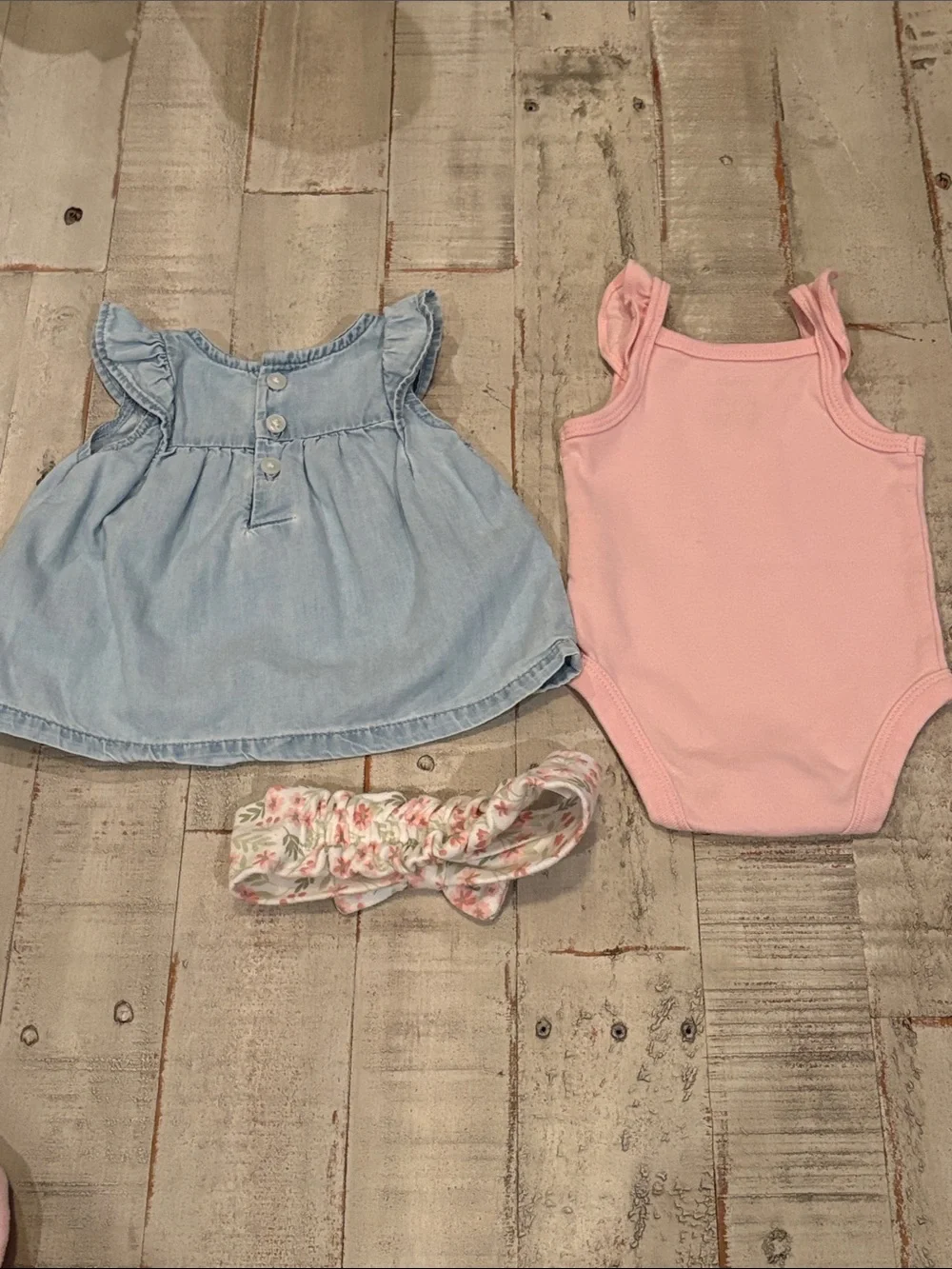 Carter’s 6 Piece Newborn Embroidery & Appliqué Baby Girl Bundle